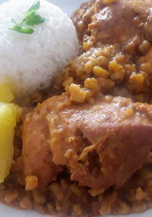 Una foto de Carapulcra con dos carnes a lo Carmelita