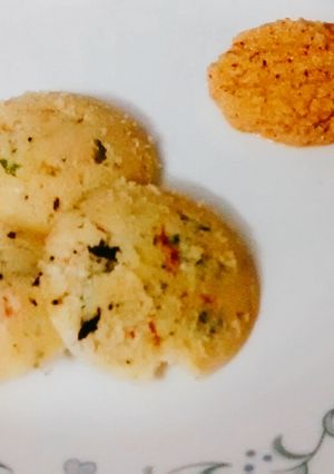A picture of Rava idli.