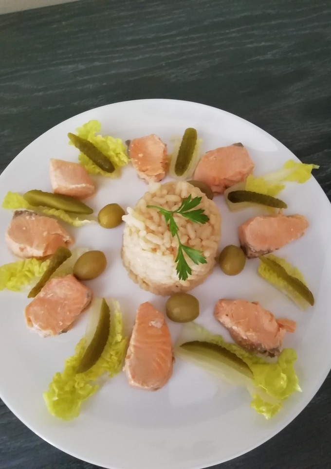 Una foto de Arroz con Salsa de Soja y Dados de Salmón