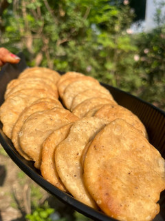 मसाला मठरी (Masala mathri recipe in hindi) रेसिपी मुख्य फोटो