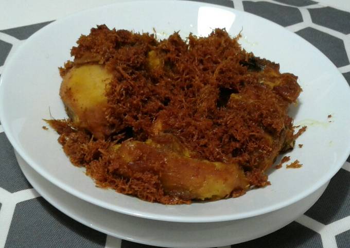 Ayam goreng serundeng gurih