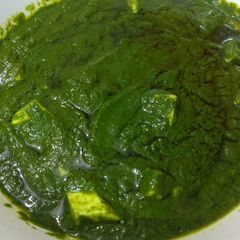 A picture of Palak paneer.