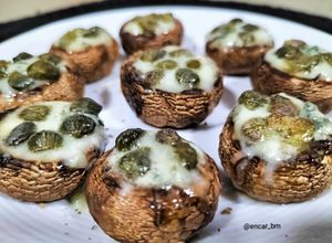 Foto principal de Champiñón relleno de gorgonzola y alcaparras en airfryer