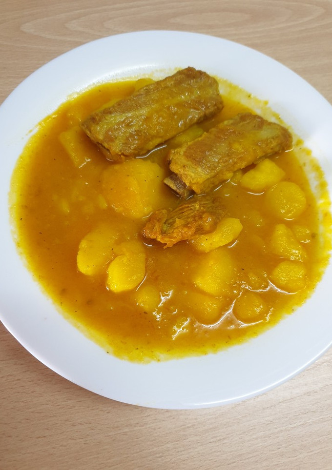 Una foto de Guiso de costillas con patatas