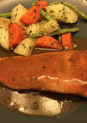 A picture of Grilled Salmon with Herbs Gravy and mixed veggies.
