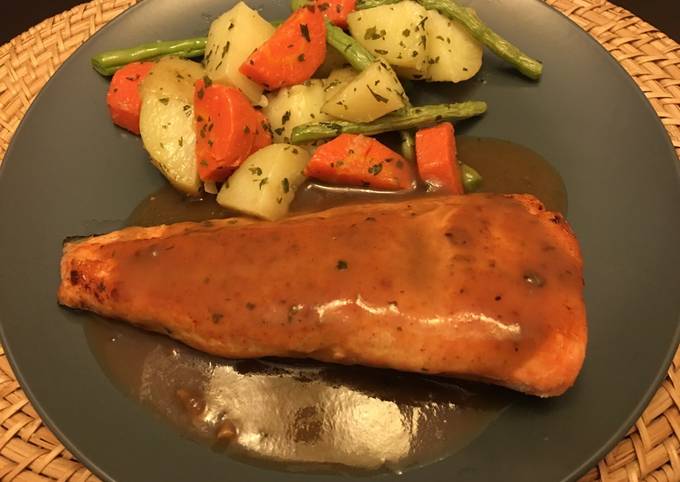 Simple Way to Make Mario Batali Grilled Salmon with Herbs Gravy and mixed veggies