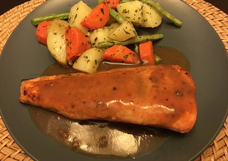 Recipe of Favorite Grilled Salmon with Herbs Gravy and mixed veggies