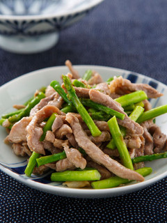 【家樂福廚房】蘆筍炒肉絲 的食譜成品照片