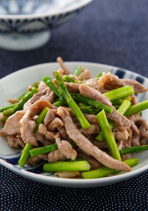 【家樂福廚房】蘆筍炒肉絲 的食譜成品照片
