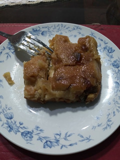 Una foto de Budín de pan y manzana