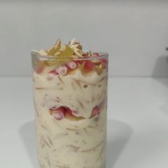 A picture of Vermicelli fruit custard.