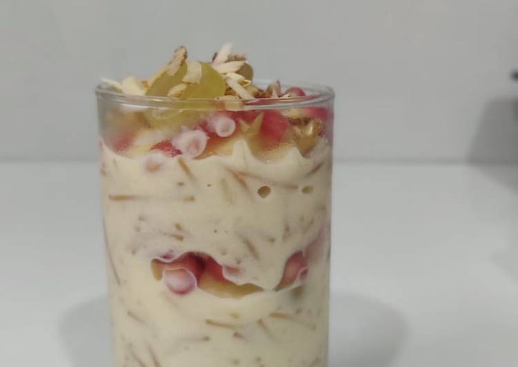 Vermicelli fruit custard