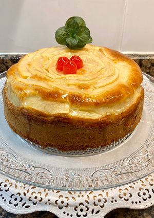 A picture of Fluffy Cake with Apple, Yogurt, and Vanilla.