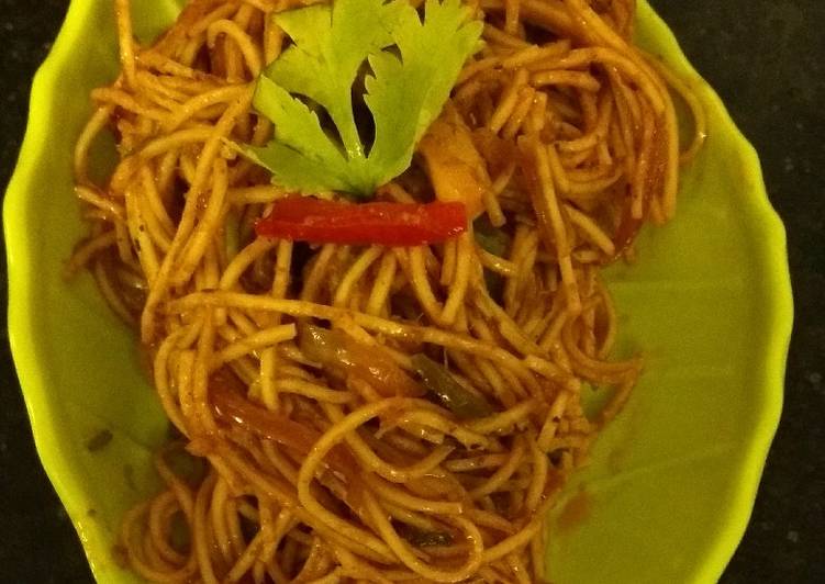 Noodles in Spicy Pasta Sauce