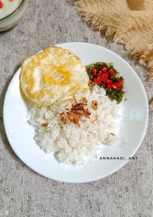 Foto resep Nasi Telur Ceplok Dengan Scallion Oil