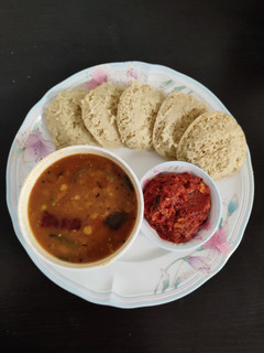 பாசி பருப்பு இட்லி (Moong dal idly) செய்முறை முக்கிய புகைப்படம்