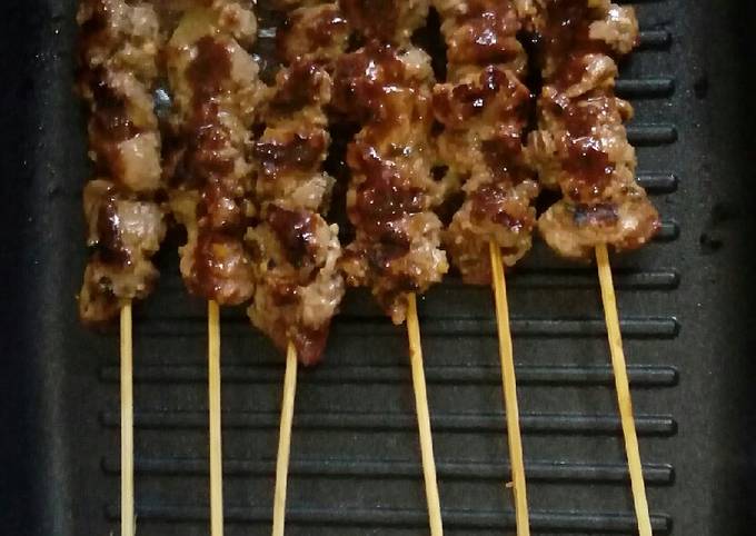 Cara termudah bikin Sate sapi bumbu pecel hidangan Hari Raya  enak