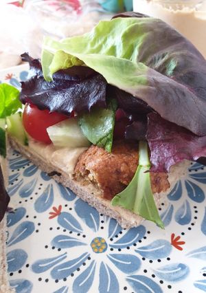 A picture of Falafel on Pitta.