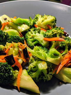 青花菜炒紅蘿蔔絲 的食譜成品照片