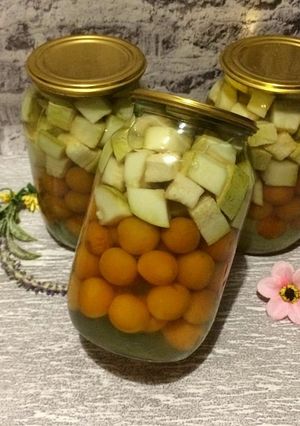 Фото Кабачки с алычой ("ананасы").