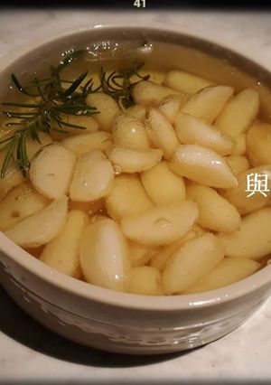 香草油封蒜頭 的食譜成品照片
