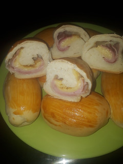 Una foto de Pancitos rellenos de jamón y queso