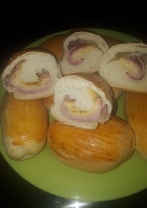 Una foto de Pancitos rellenos de jamón y queso