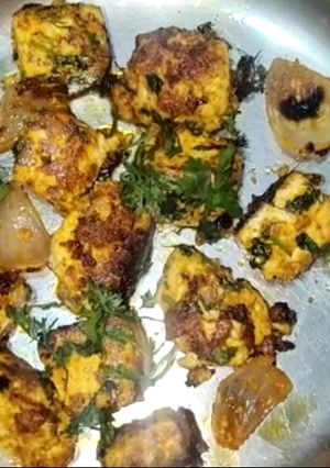 A picture of Paneer tikka masala.