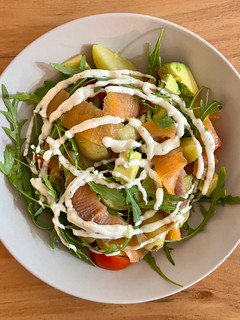 Una foto de 🥔 Ensalada de patata y salmón ahumado 🐟