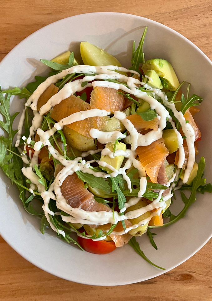 Una foto de 🥔 Ensalada de patata y salmón ahumado 🐟