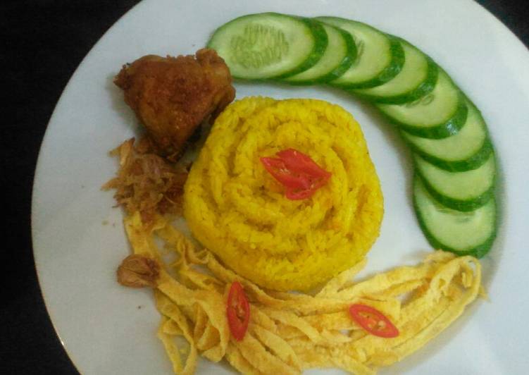 Resep Nasi Kuning Ricecooker yang Bikin Ngiler