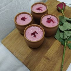 A picture of Strawberry flavoured mishti doi.