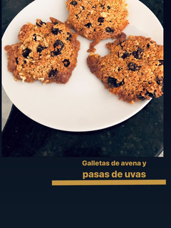 Una foto de Galletas de avena, pasas de uvas y miel