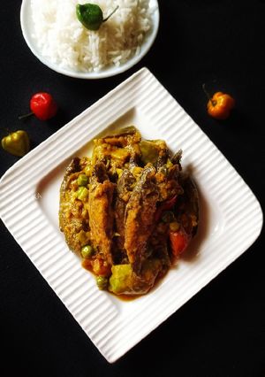 সবজি দিয়ে ট্যাংরা মাছের ঝাল(Sobji tangra mach jhal recipe in Bengali) রেসিপির প্রধান ছবি