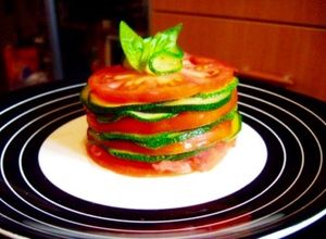Una foto de Torre Milhojas de Calabaza Verde y Tomate