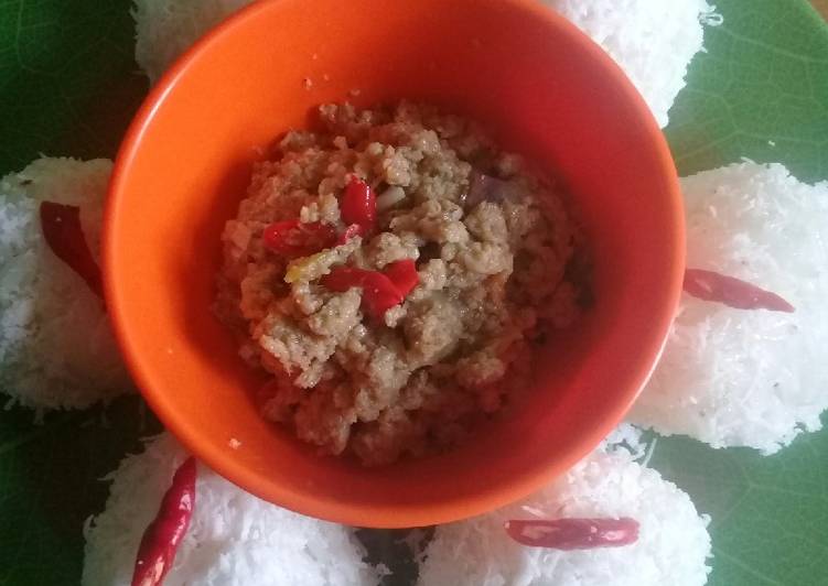 Bola bola nasi ketan sambel oncom