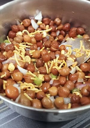काले चने की चाट (Kale chane ki chaat recipe in hindi) रेसिपी मुख्य फोटो