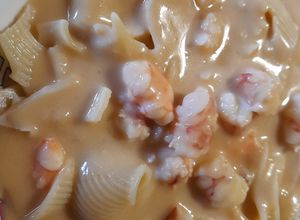 Foto principal de Lumaconi rellenos de ragú de setas y velouté de marisco