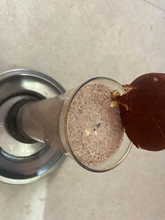 வைட் சாக்லேட் சாக்கோ மில்க் ஷேக் (White chocolate choco milkshake recipe in tamil) செய்முறை முக்கிய புகைப்படம்