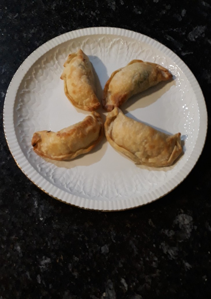 Una foto de Empanadillas de huevo con queso