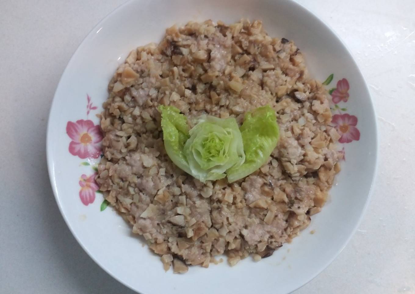 Stim daging babi dengan jamur shitake kering