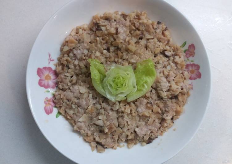 Stim daging babi dengan jamur shitake kering
