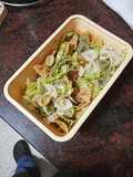 Tupper de ensalada de pasta con jamón cocido y queso al orégano