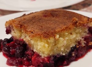 Una foto de Postre de frutos rojos tibio