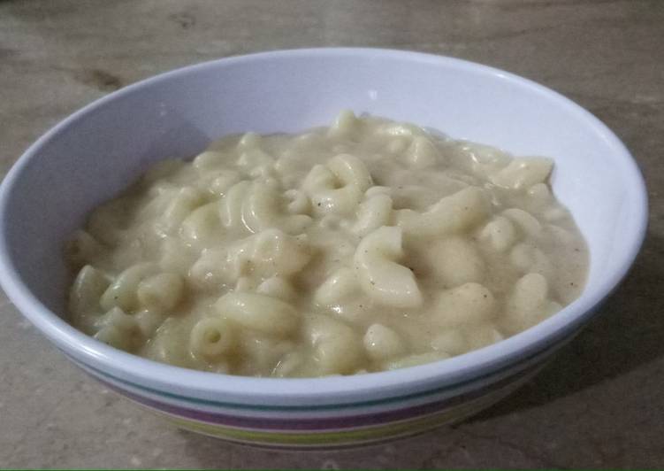 Pasta with white sauce