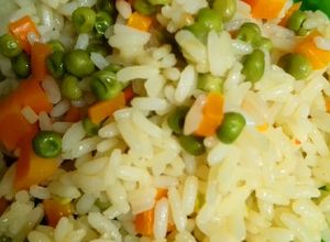 Foto de Arroz seco de ervilha e cenoura