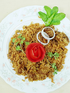 தலைப்பக்கட்டி ஸ்பெஷல் மட்டன் பிரியாணி (Thalaipakatti special mutton biryani Recipe in Tamil) செய்முறை முக்கிய புகைப்படம்
