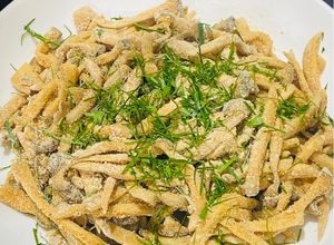 Hình của món Nem thính chay từ nấm đùi gà.