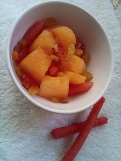 A picture of Decorating fruits.