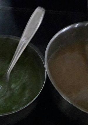 A picture of Mint Coriander chutney and Khajoor Imli Chutney.